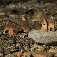 TETAP BERDIRI DI ATAS DASAR YANG BENAR